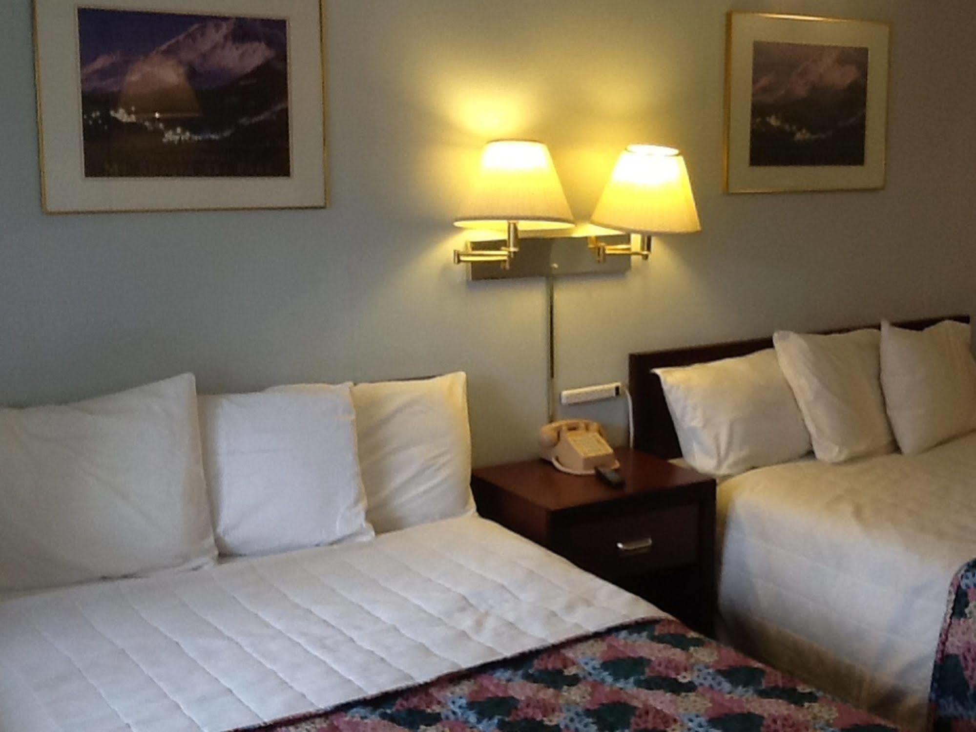 Motel Pine Needles Mount Shasta
