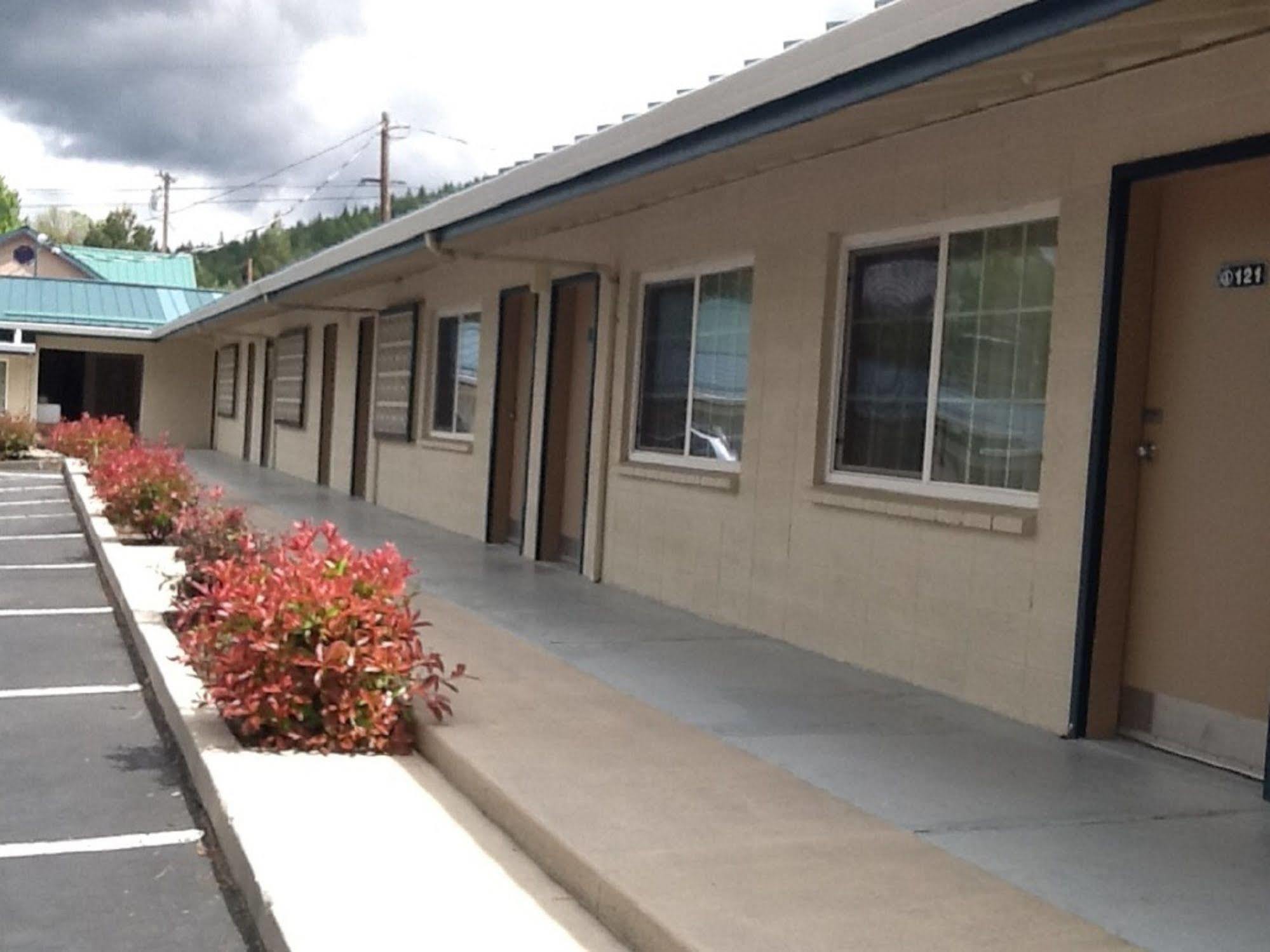 Pine Needles Motel