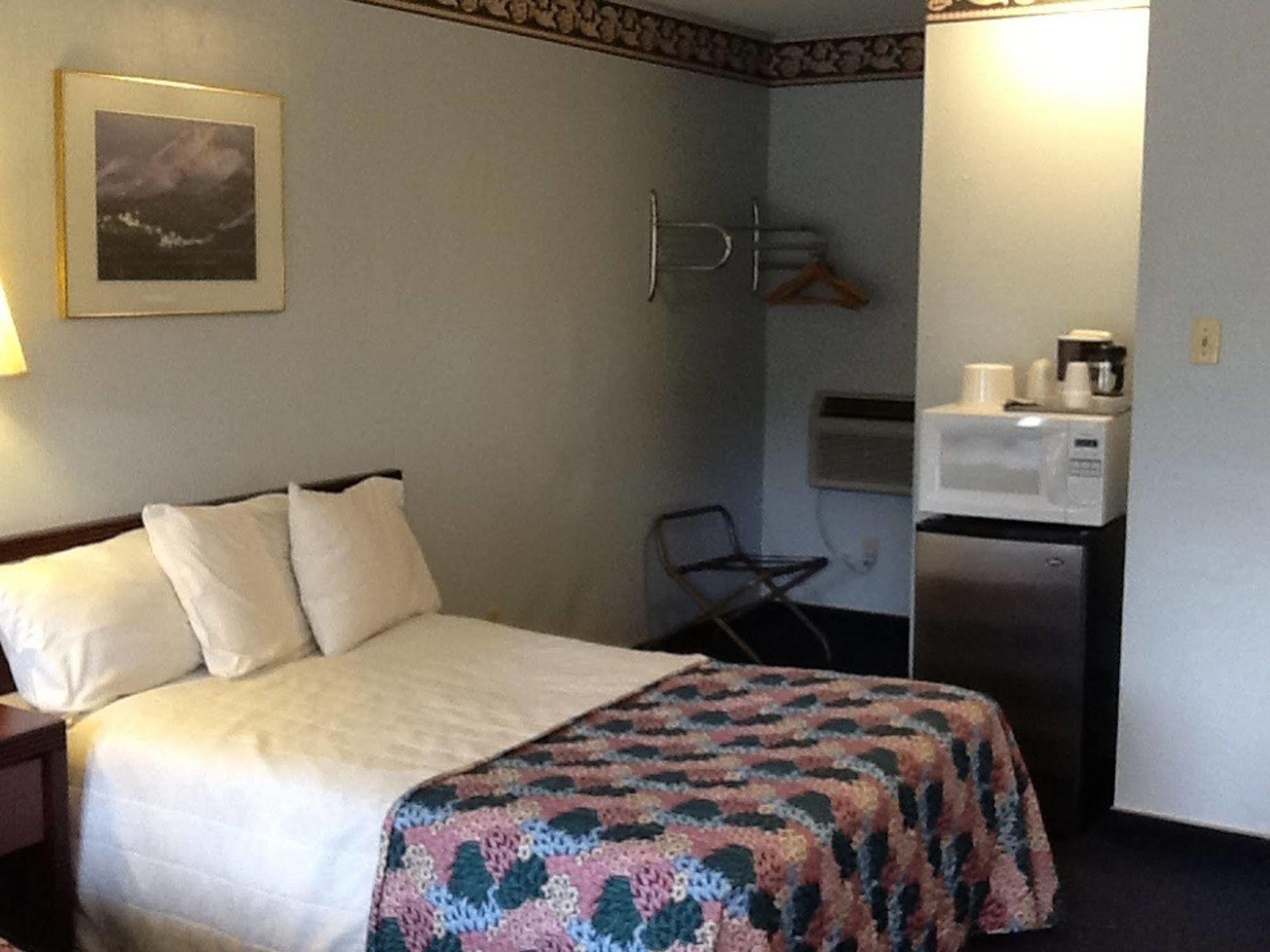 Pine Needles Motel 2*